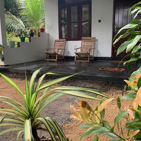 Manju Homestay Szigirija Kültér fotó