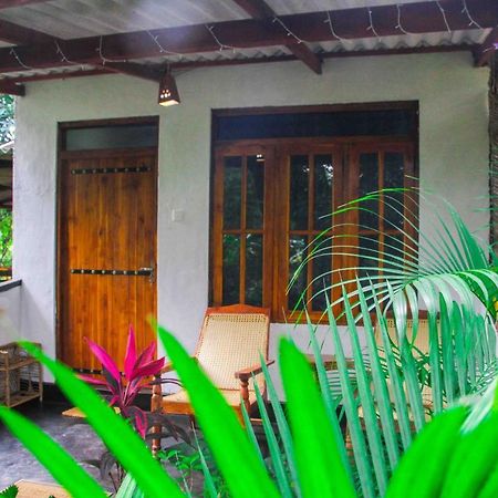 Manju Homestay Szigirija Kültér fotó