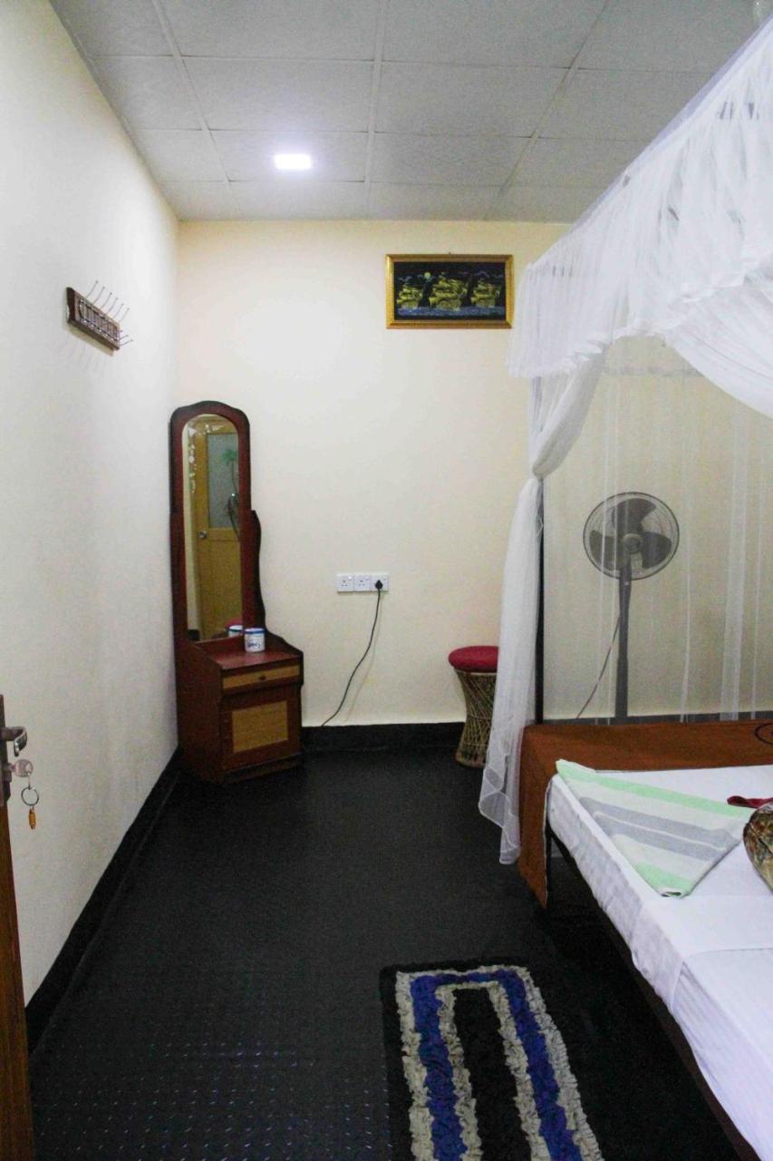 Manju Homestay Szigirija Kültér fotó