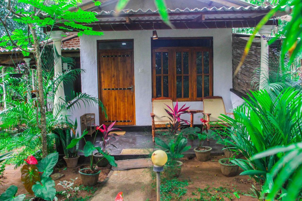 Manju Homestay Szigirija Kültér fotó