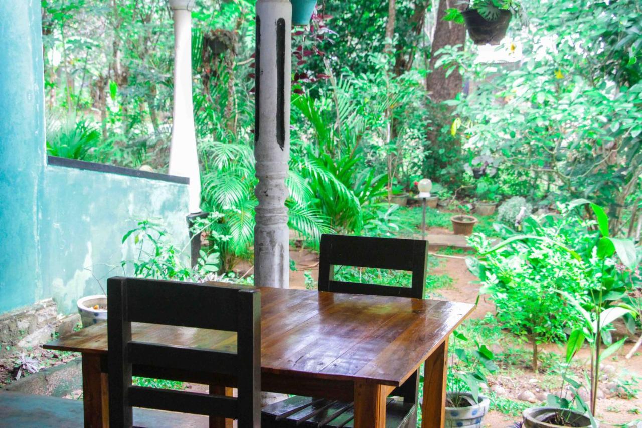 Manju Homestay Szigirija Kültér fotó
