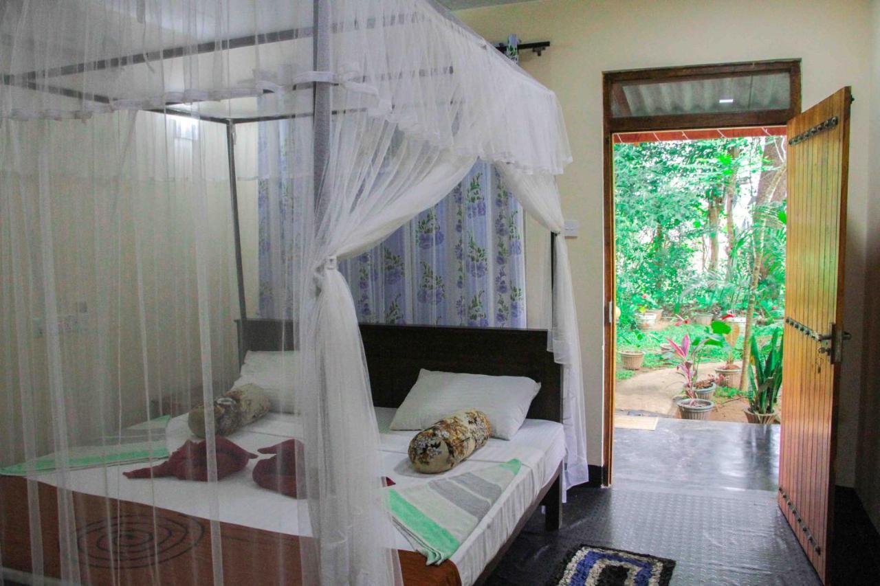 Manju Homestay Szigirija Kültér fotó
