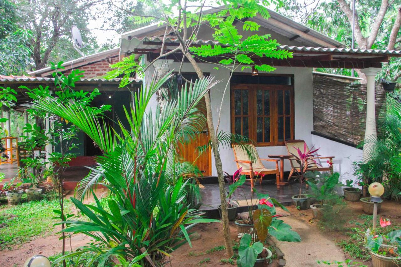 Manju Homestay Szigirija Kültér fotó