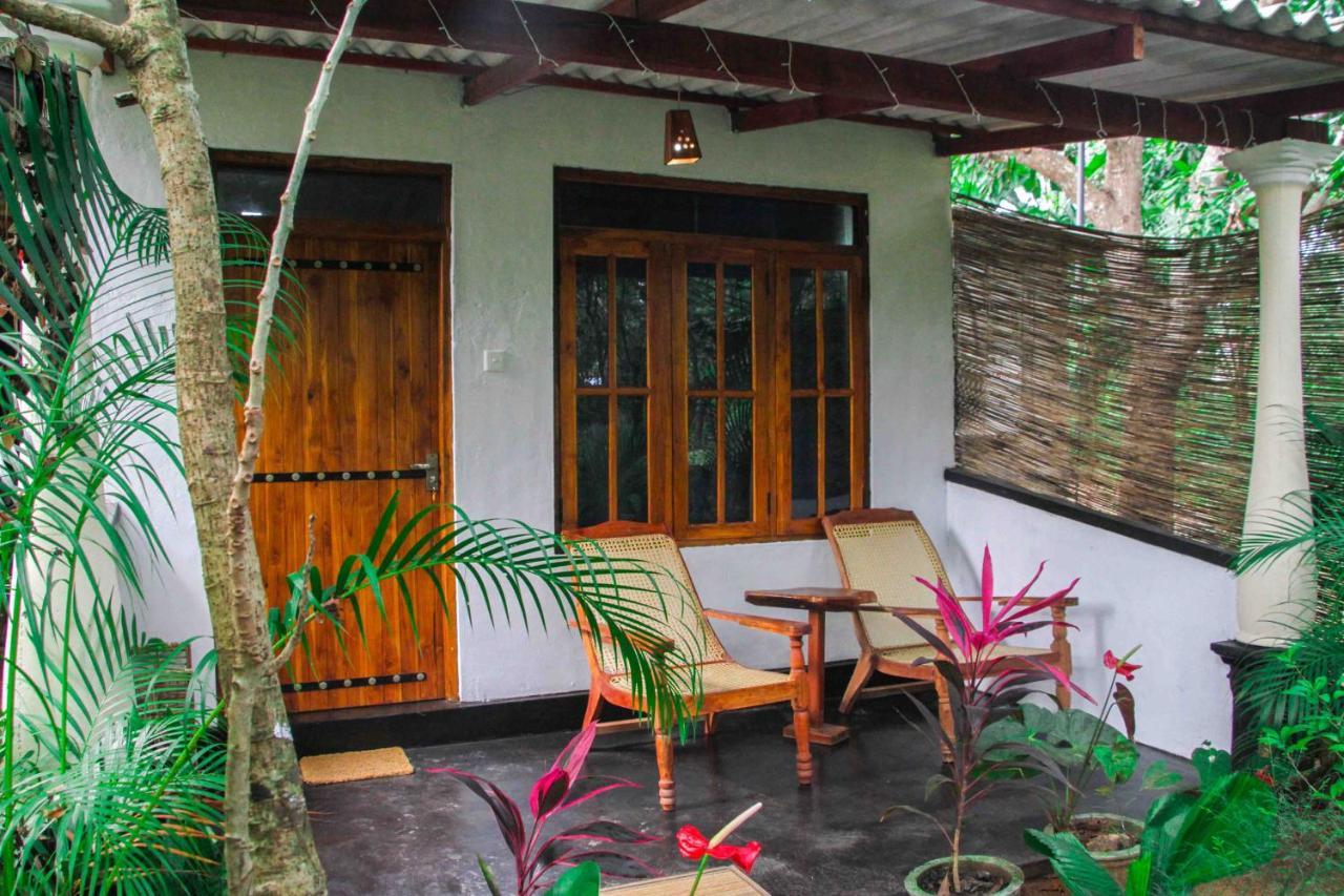 Manju Homestay Szigirija Kültér fotó