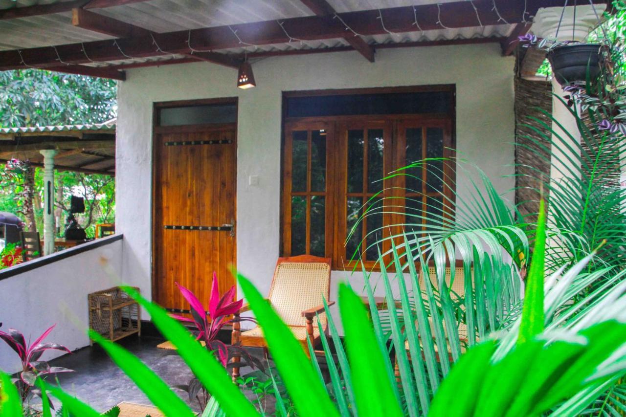 Manju Homestay Szigirija Kültér fotó